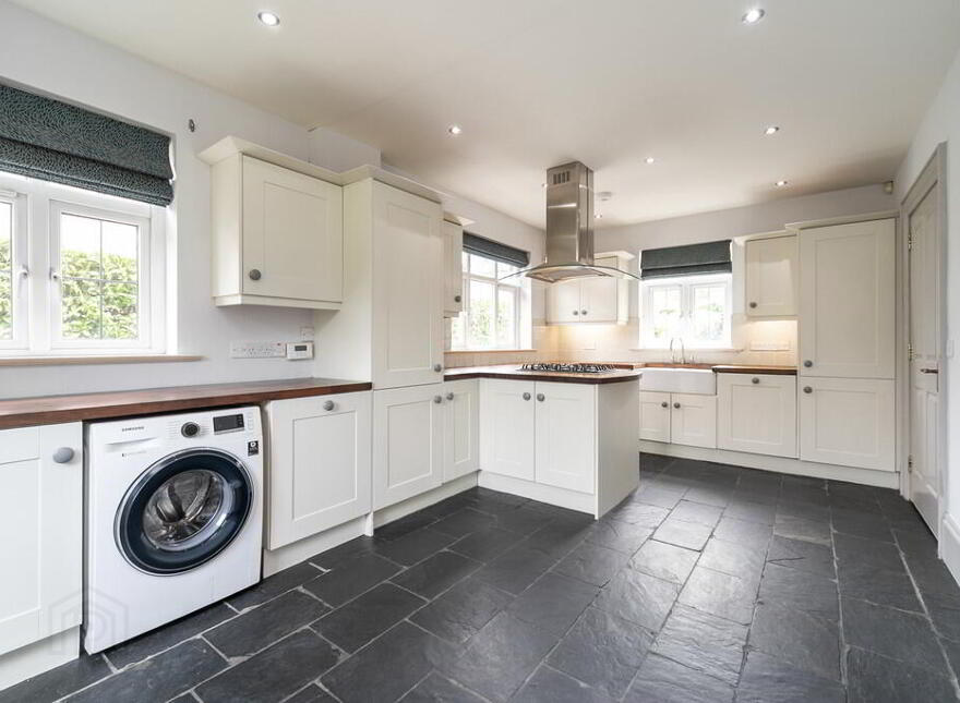 1 Governors Gate, Ballynahinch Road, Royal Hillsborough, BT26 6FE