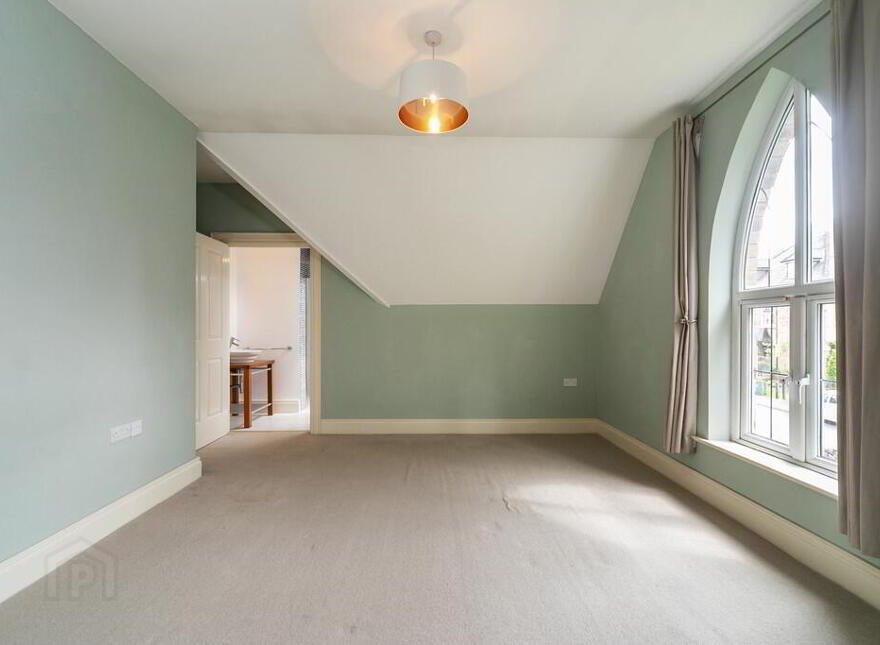 1 Governors Gate, Ballynahinch Road, Royal Hillsborough, BT26 6FE