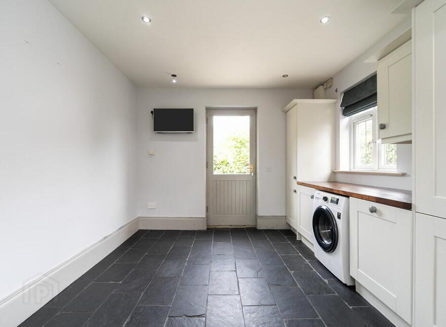 1 Governors Gate, Ballynahinch Road, Royal Hillsborough, BT26 6FE