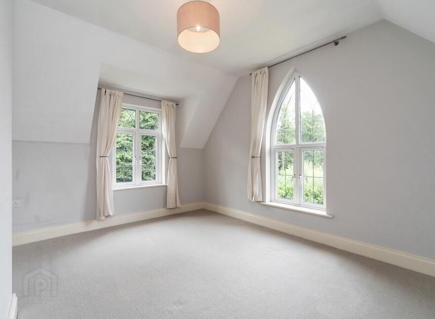 1 Governors Gate, Ballynahinch Road, Royal Hillsborough, BT26 6FE