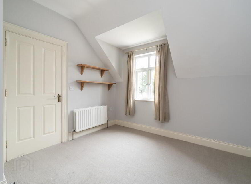 1 Governors Gate, Ballynahinch Road, Royal Hillsborough, BT26 6FE