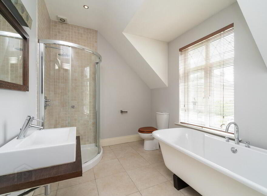 1 Governors Gate, Ballynahinch Road, Royal Hillsborough, BT26 6FE