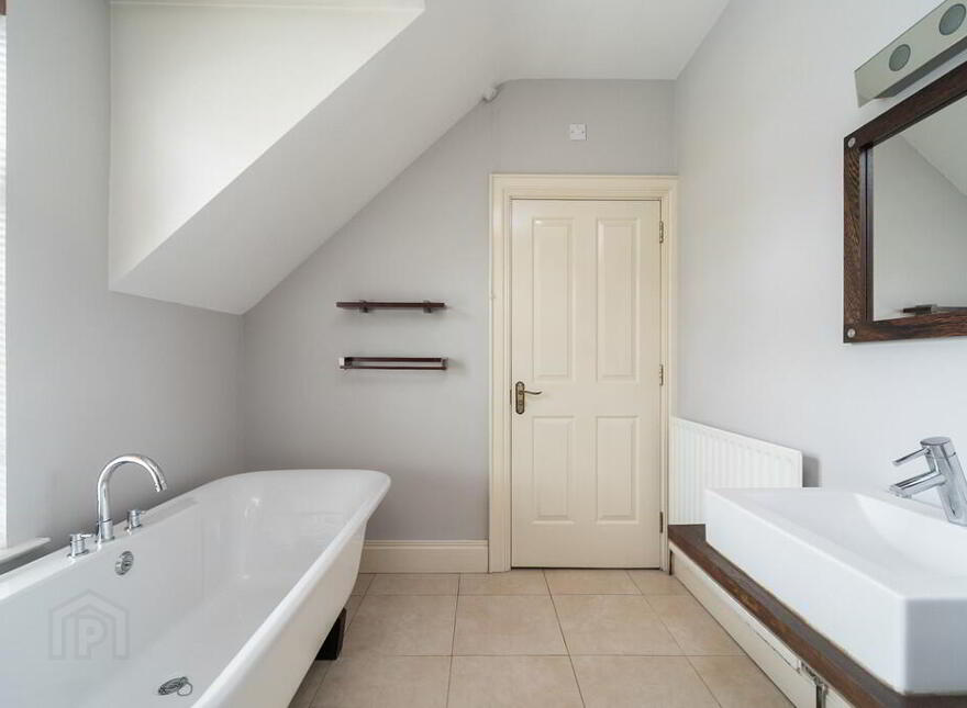 1 Governors Gate, Ballynahinch Road, Royal Hillsborough, BT26 6FE