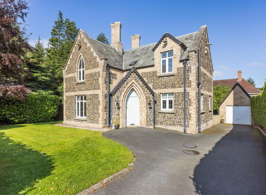 1 Governors Gate, Ballynahinch Road, Royal Hillsborough, BT26 6FE