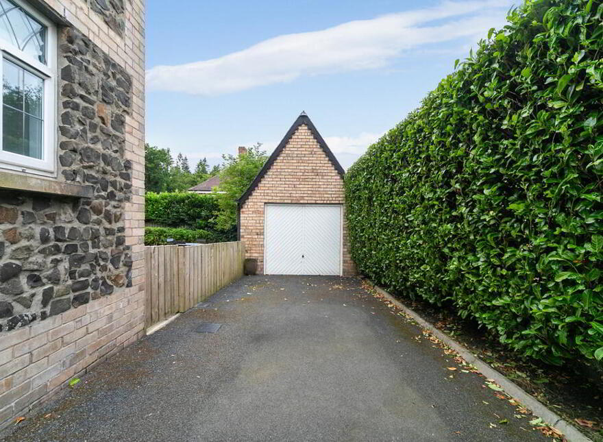 1 Governors Gate, Ballynahinch Road, Royal Hillsborough, BT26 6FE