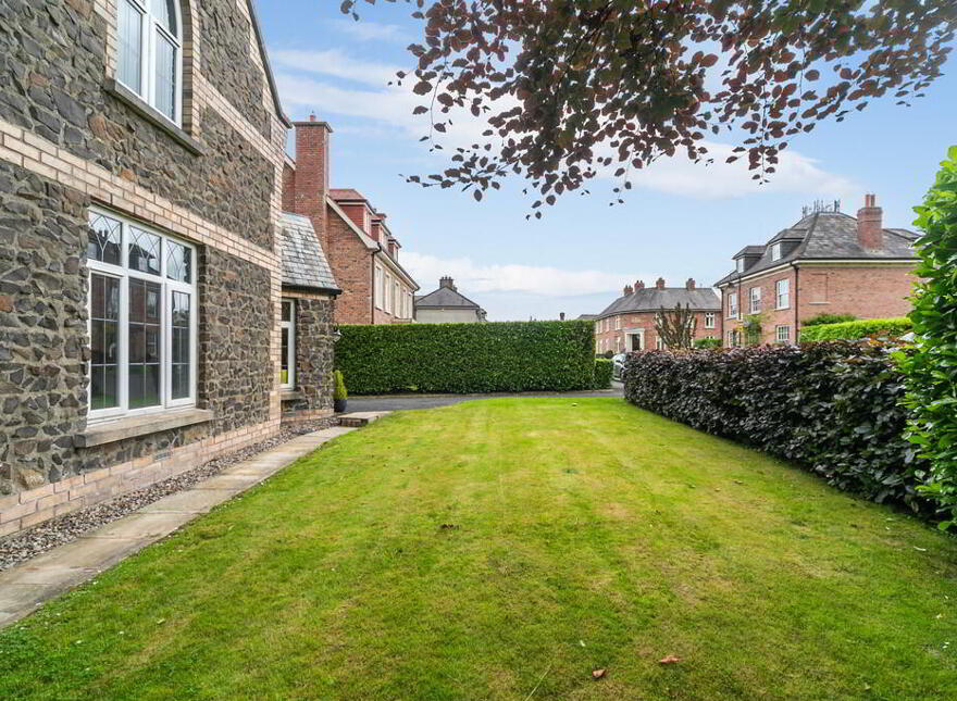 1 Governors Gate, Ballynahinch Road, Royal Hillsborough, BT26 6FE