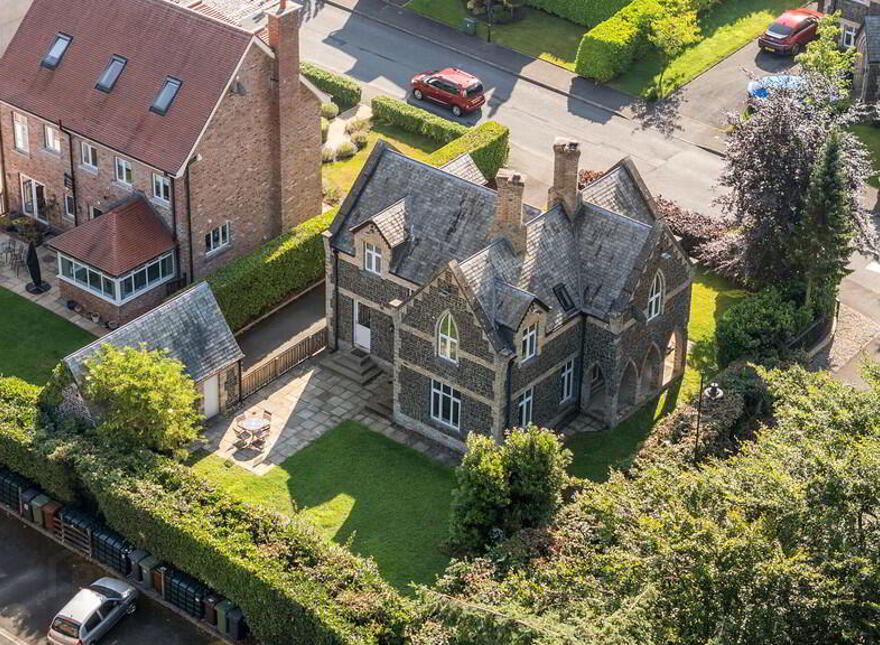 1 Governors Gate, Ballynahinch Road, Royal Hillsborough, BT26 6FE