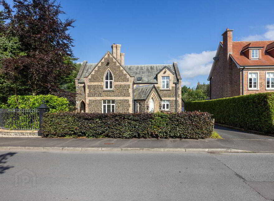 1 Governors Gate, Ballynahinch Road, Royal Hillsborough, BT26 6FE
