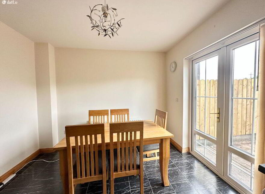 5 Chapel Court, Carrickroe