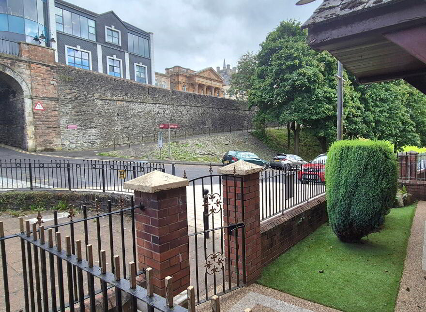 10 Fahan Street, Derry, BT48 6AQ