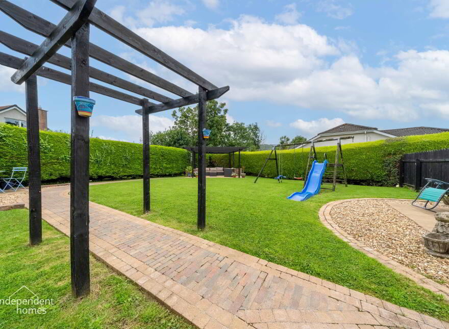 25 Croft Manor, Ballygally, Larne, BT40 2RU