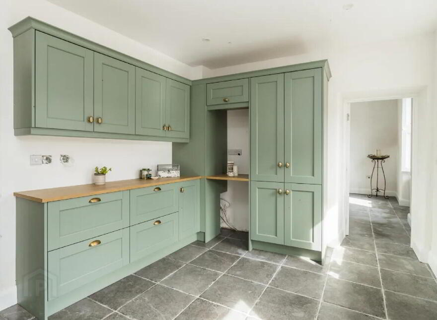 Claras House, Claras, Newtowncashel, N39EE70