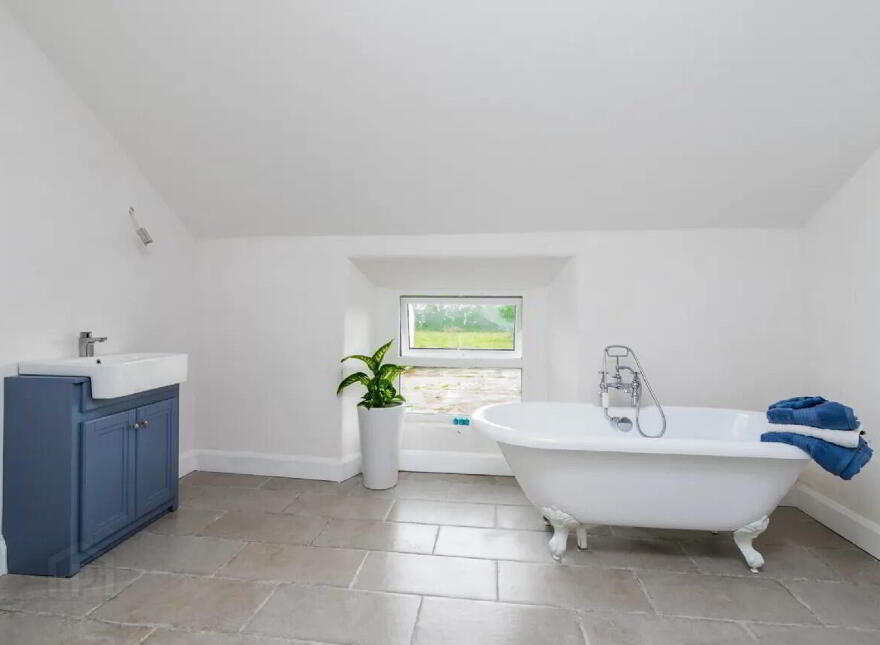 Claras House, Claras, Newtowncashel, N39EE70