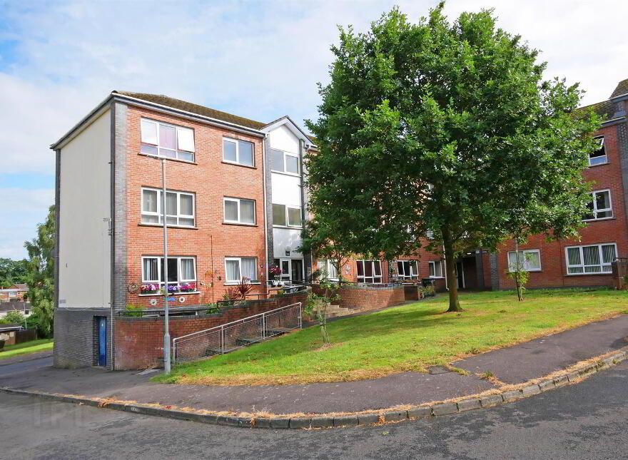 7d Mahee Close, Belvoir Park, Belfast, BT8 7EP photo