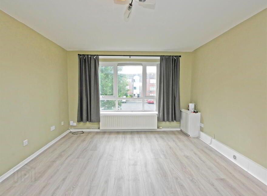 7d Mahee Close, Belvoir Park, Belfast, BT8 7EP