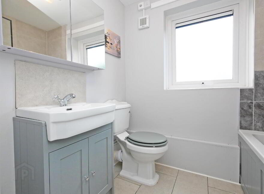 7d Mahee Close, Belvoir Park, Belfast, BT8 7EP