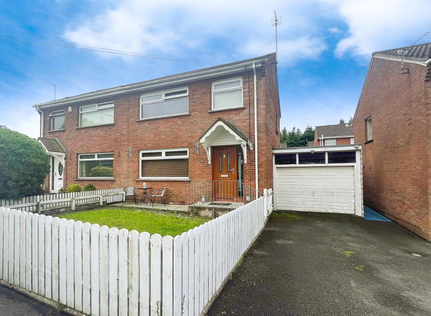 60 Dunbeg Park, Hillsborough, BT26 6AT photo