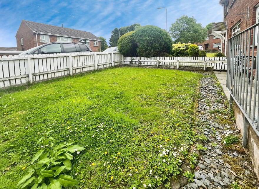 60 Dunbeg Park, Hillsborough, BT26 6AT