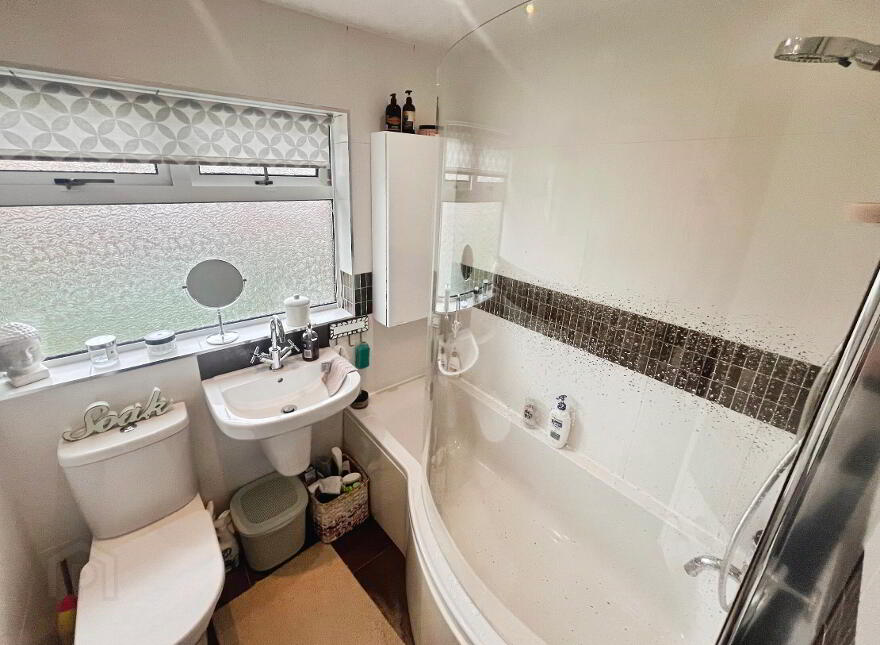 60 Dunbeg Park, Hillsborough, BT26 6AT