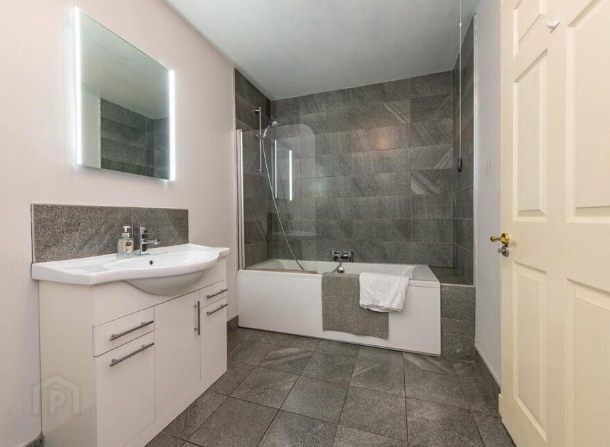 Apt 25 Clarendon Quay, 1 Pilot Street, Belfast, BT1 3AG