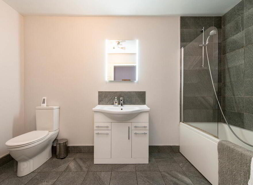 Apt 25 Clarendon Quay, 1 Pilot Street, Belfast, BT1 3AG