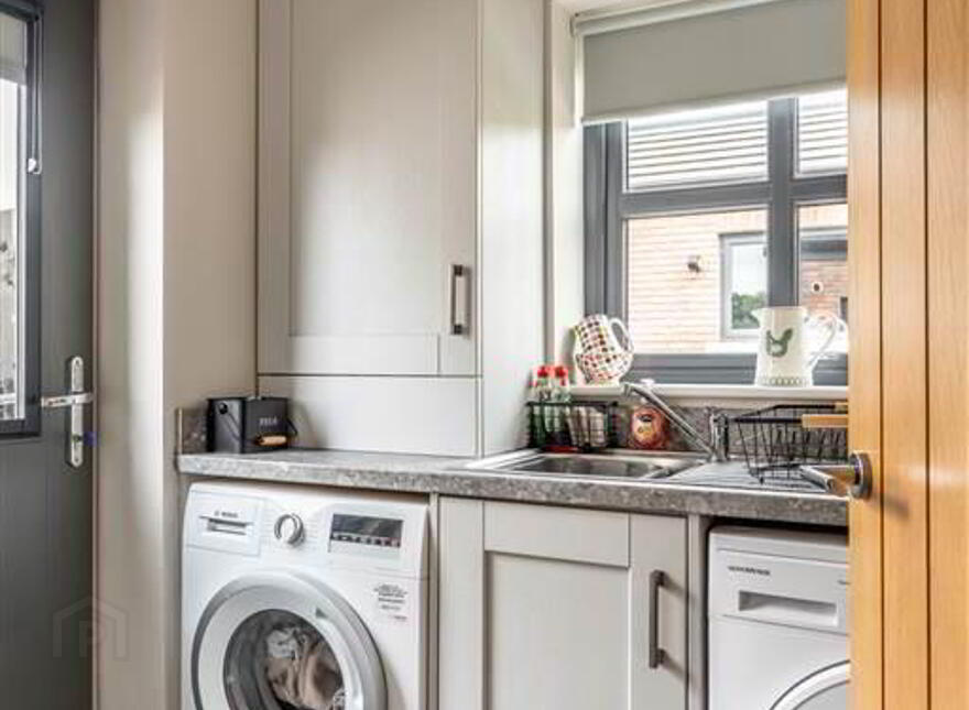 74 Castlegate, Galgorm, Ballymena, BT42 1SD