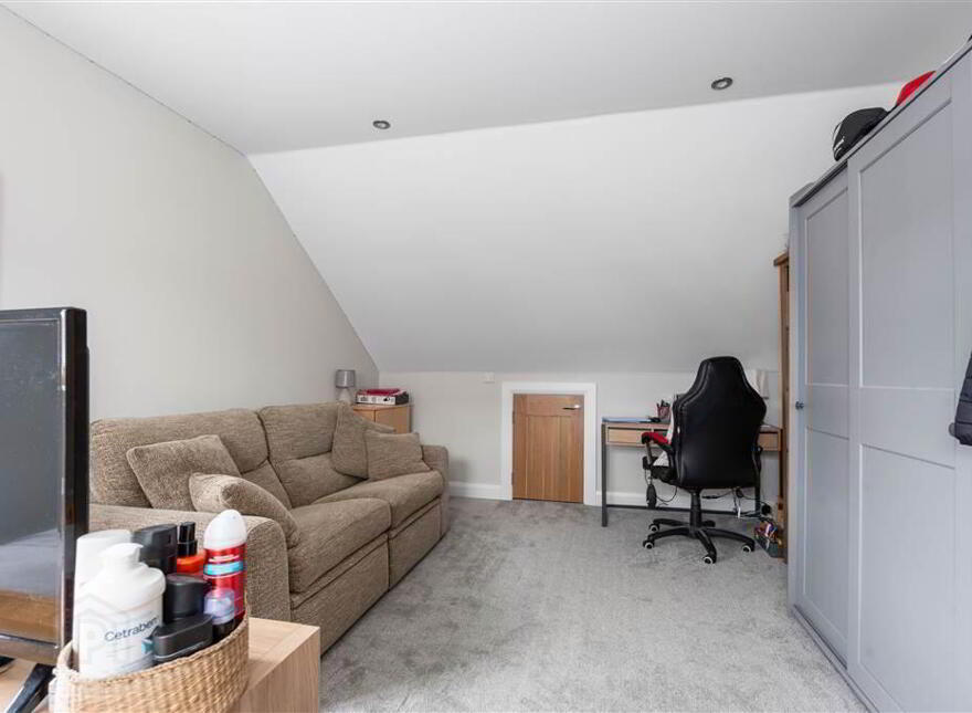 74 Castlegate, Galgorm, Ballymena, BT42 1SD