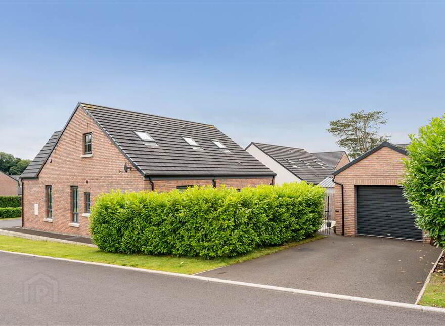 74 Castlegate, Galgorm, Ballymena, BT42 1SD