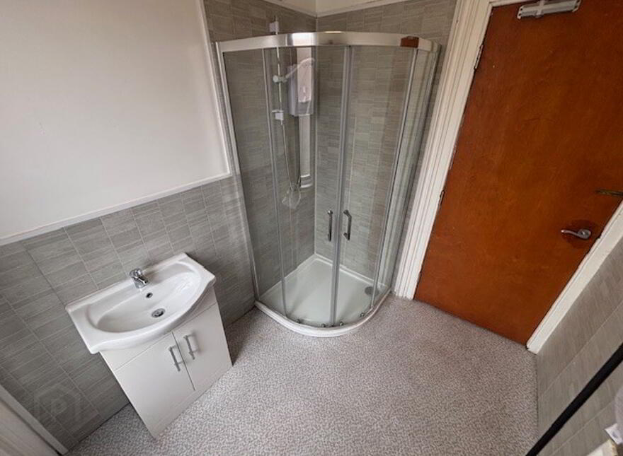 Great 6 Bedroom Apartment, 37 Cromwell Road, Botanic, Belfast, BT7 1JX
