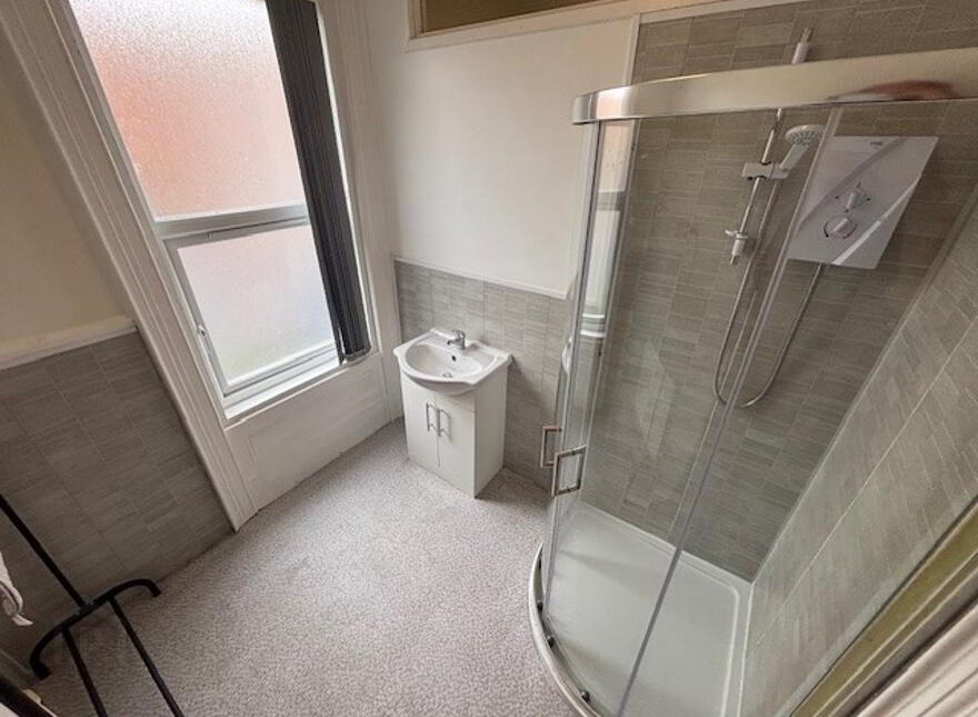 Great 6 Bedroom Apartment, 37 Cromwell Road, Botanic, Belfast, BT7 1JX