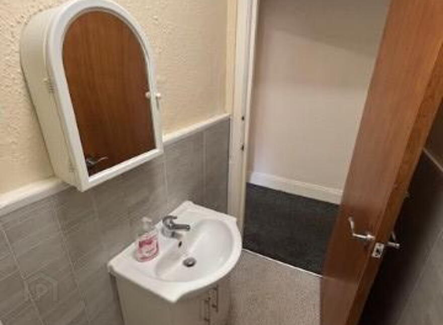 Great 6 Bedroom Apartment, 37 Cromwell Road, Botanic, Belfast, BT7 1JX