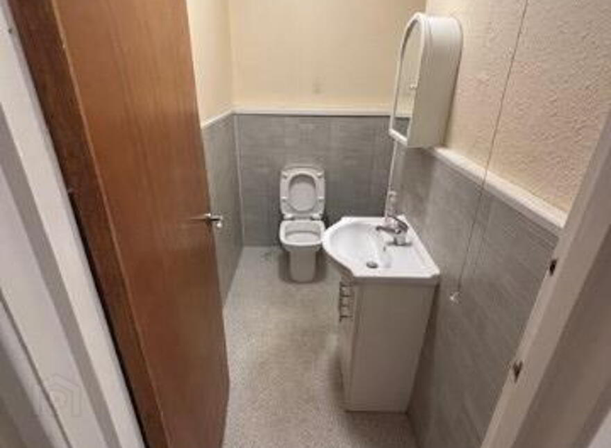 Great 6 Bedroom Apartment, 37 Cromwell Road, Botanic, Belfast, BT7 1JX