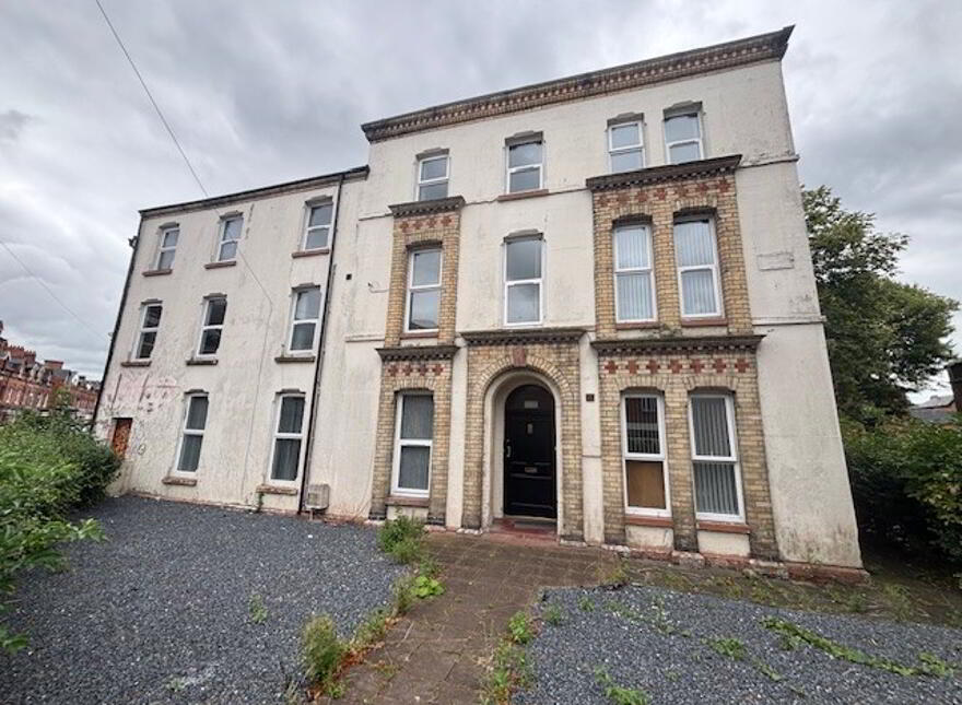 Great 6 Bedroom Apartment, 37 Cromwell Road, Botanic, Belfast, BT7 1JX photo