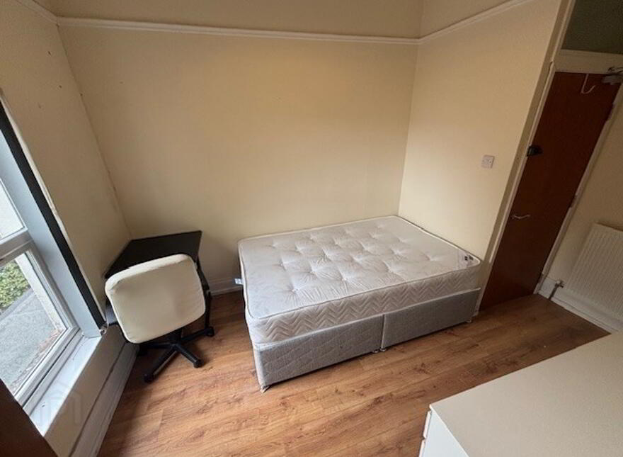 Great 6 Bedroom Apartment, 37 Cromwell Road, Botanic, Belfast, BT7 1JX