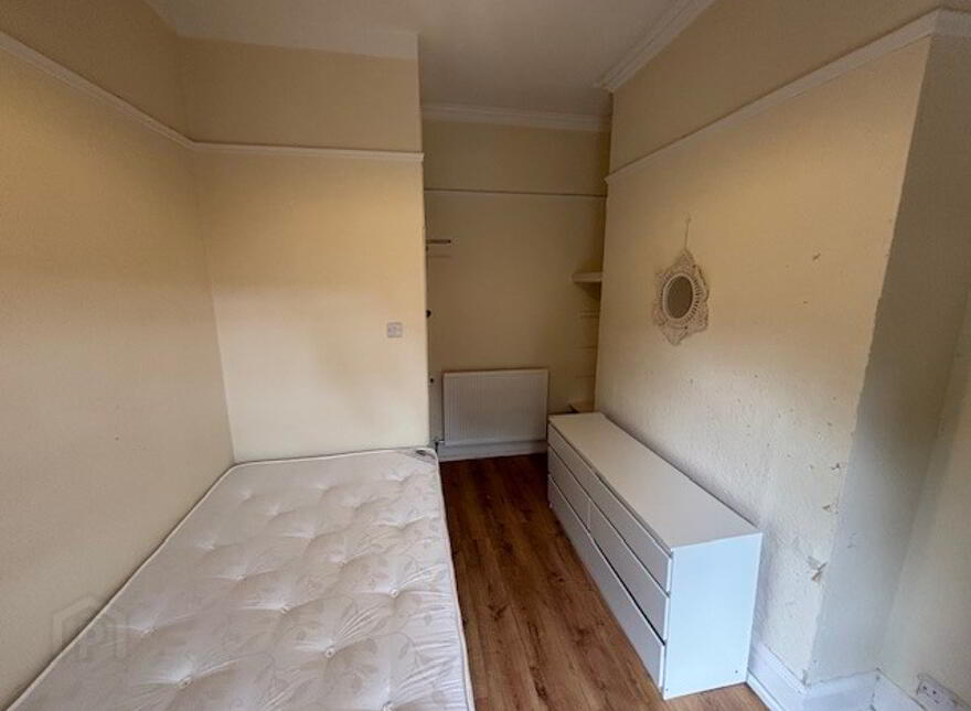 Great 6 Bedroom Apartment, 37 Cromwell Road, Botanic, Belfast, BT7 1JX