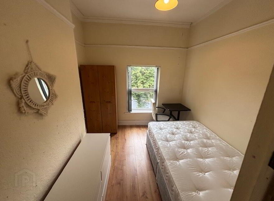 Great 6 Bedroom Apartment, 37 Cromwell Road, Botanic, Belfast, BT7 1JX