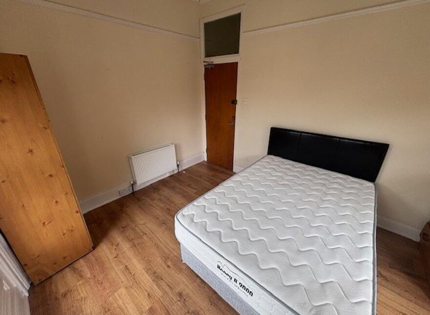 Great 6 Bedroom Apartment, 37 Cromwell Road, Botanic, Belfast, BT7 1JX