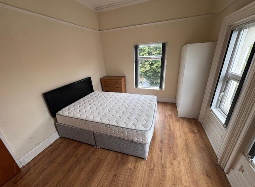 Great 6 Bedroom Apartment, 37 Cromwell Road, Botanic, Belfast, BT7 1JX