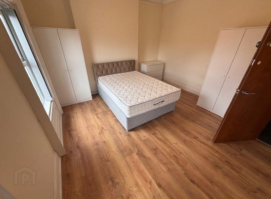 Great 6 Bedroom Apartment, 37 Cromwell Road, Botanic, Belfast, BT7 1JX