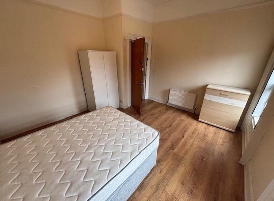 Great 6 Bedroom Apartment, 37 Cromwell Road, Botanic, Belfast, BT7 1JX