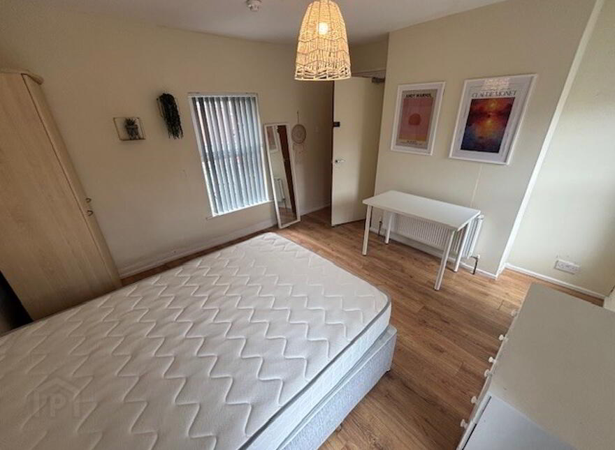 Great 6 Bedroom Apartment, 37 Cromwell Road, Botanic, Belfast, BT7 1JX
