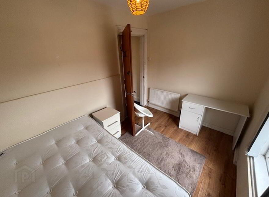 Great 6 Bedroom Apartment, 37 Cromwell Road, Botanic, Belfast, BT7 1JX