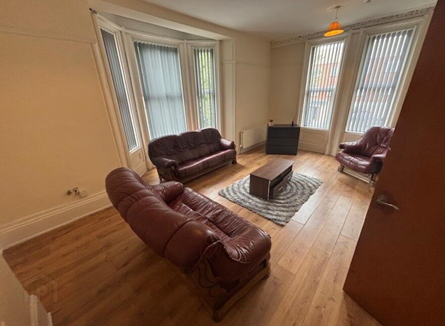 Great 6 Bedroom Apartment, 37 Cromwell Road, Botanic, Belfast, BT7 1JX