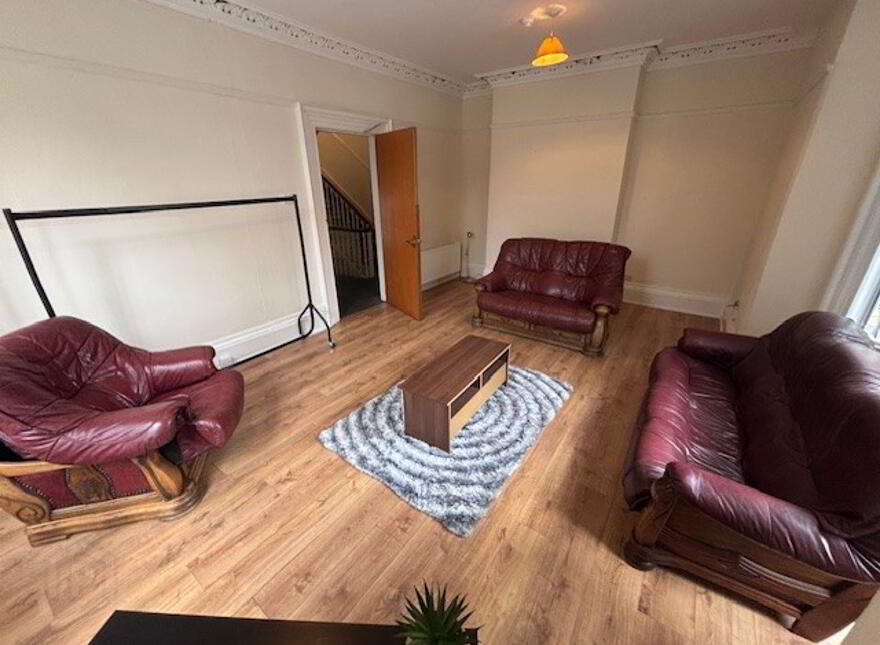 Great 6 Bedroom Apartment, 37 Cromwell Road, Botanic, Belfast, BT7 1JX