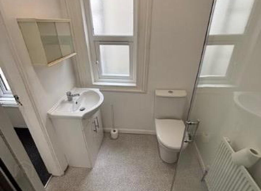 Great 6 Bedroom Apartment, 37 Cromwell Road, Botanic, Belfast, BT7 1JX