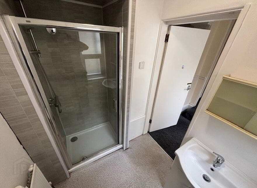 Great 6 Bedroom Apartment, 37 Cromwell Road, Botanic, Belfast, BT7 1JX
