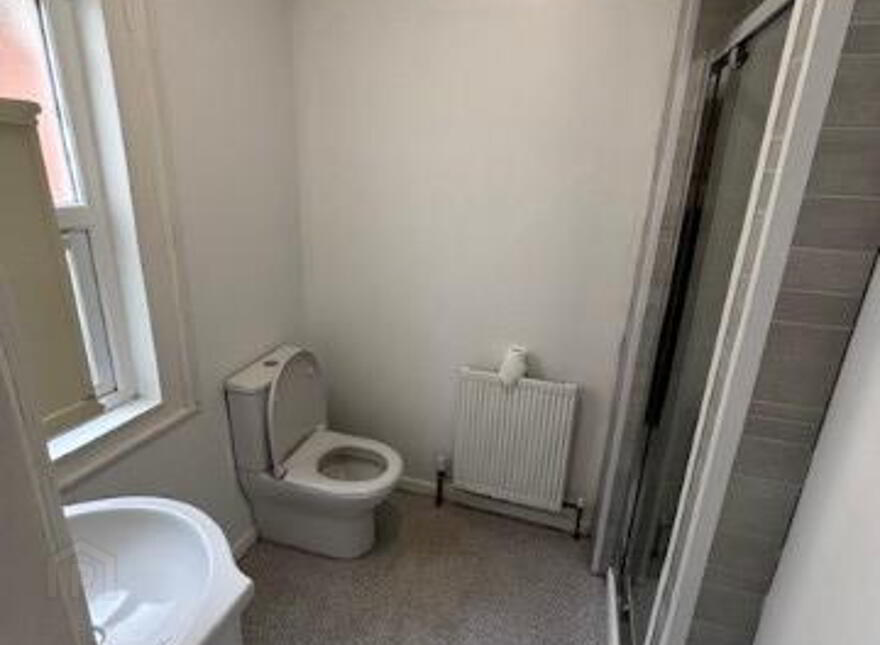 Great 6 Bedroom Apartment, 37 Cromwell Road, Botanic, Belfast, BT7 1JX