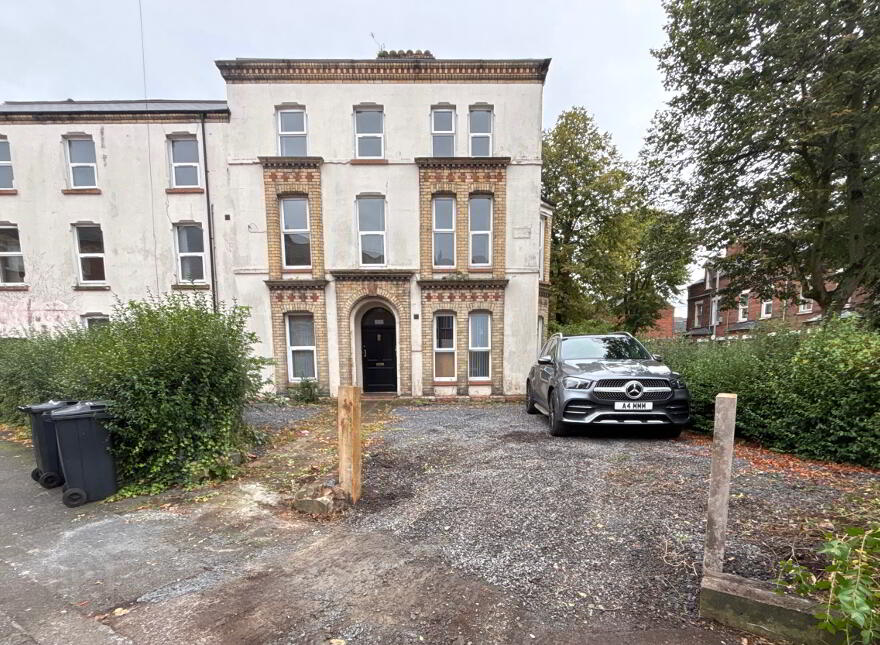 Great 6 Bedroom Apartment, 37 Cromwell Road, Botanic, Belfast, BT7 1JX