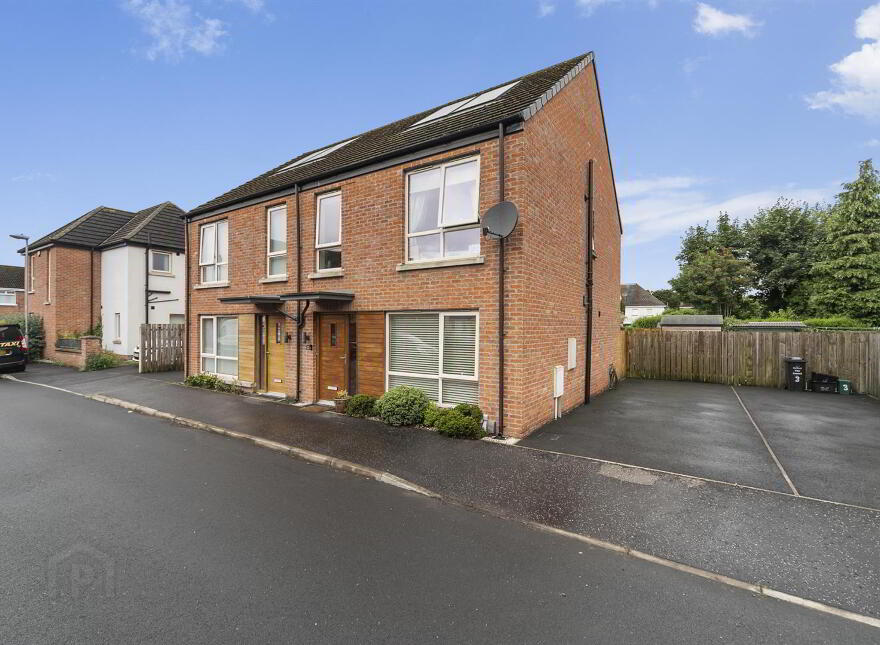 2 Victoria Close, Belfast, BT4 1PF photo