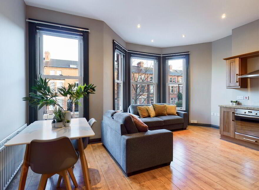 3.2 Eglantine Avenue, Belfast, BT9 6DW